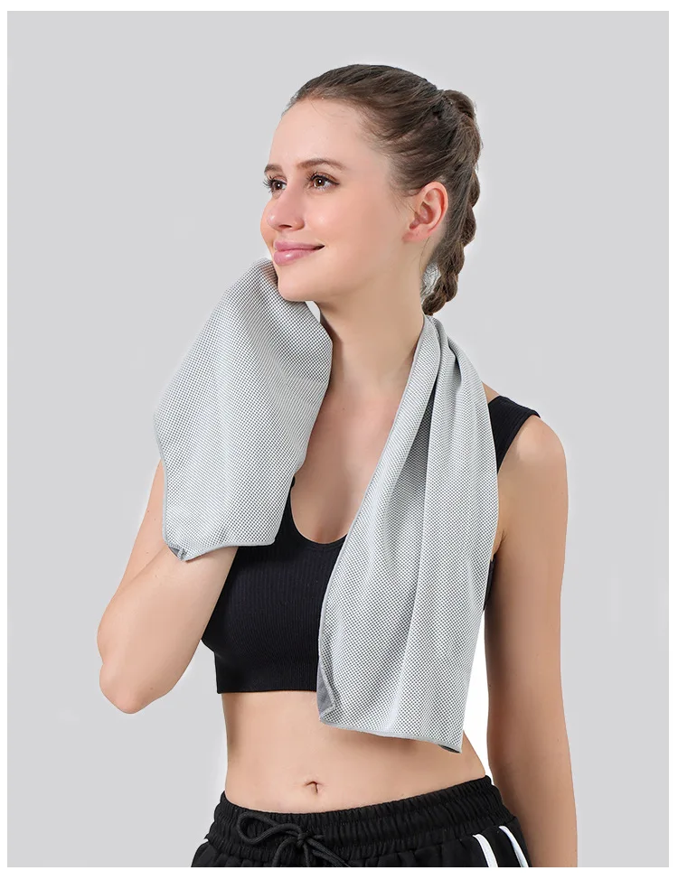 منشفة تبريد مع حافظة محمولة سر - مراجعة Travel Towel Quick Dry وسعره